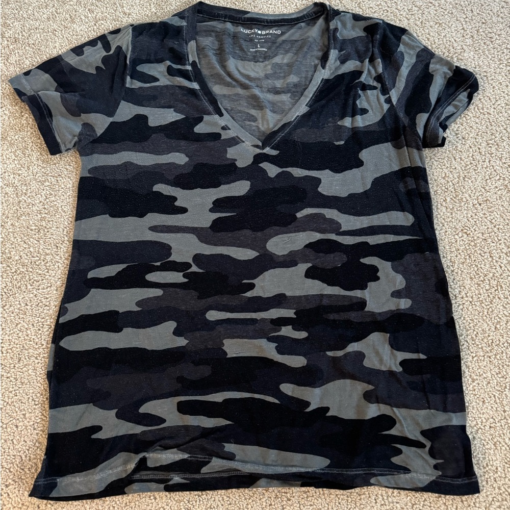 Lucky Brand Black and Gray Camo V-Neck Tee